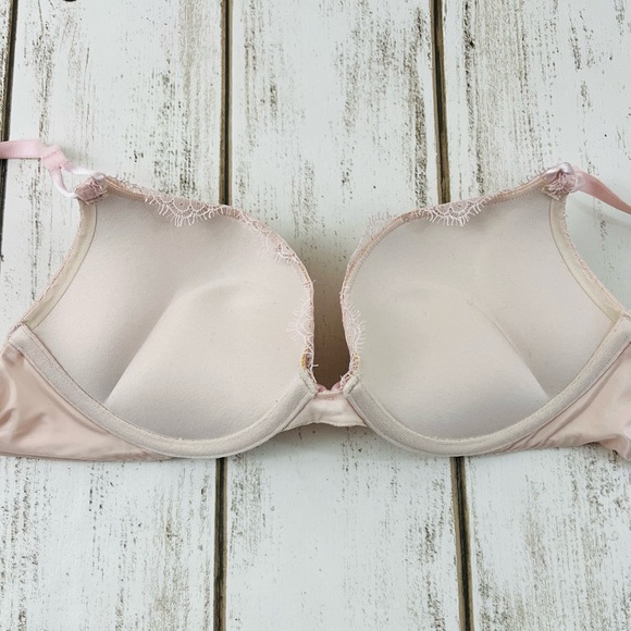 34B Victoria’s Secret Bombshell Plunge Push Up Bra - Picture 9 of 10